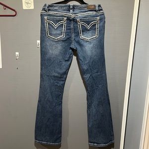 Size 32 Shyanne Jeans with pocket rhinestones